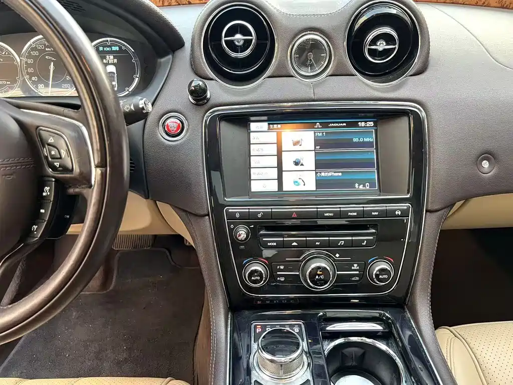 Jaguar XJ — миниатюра 8