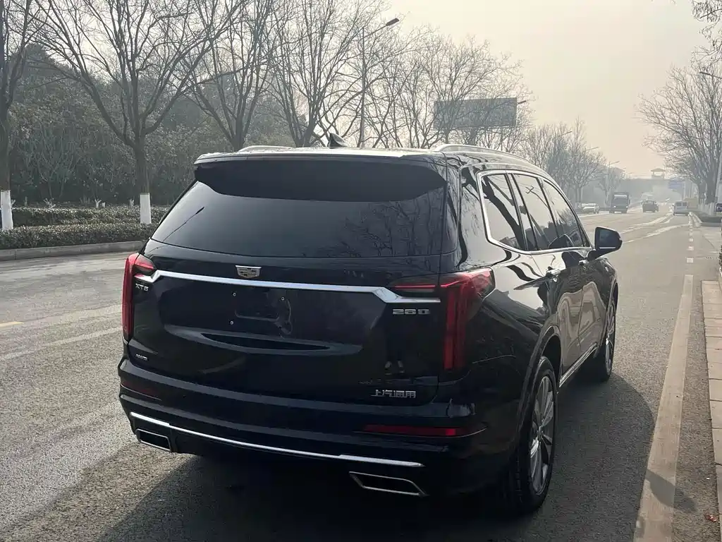 CADILLAC XT6