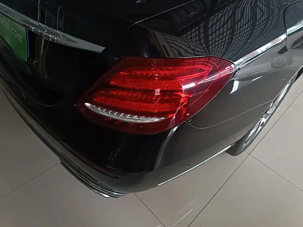 Mercedes-Benz E-Class — миниатюра 8