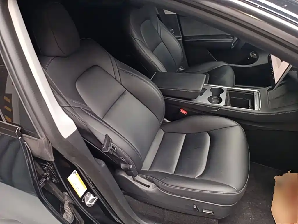 Tesla Model Y — миниатюра 25