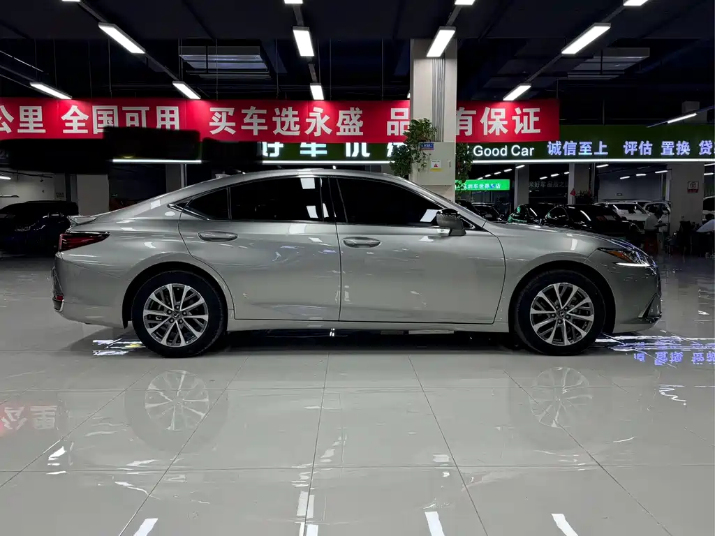 Lexus ES — миниатюра 8