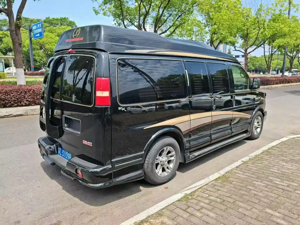 GMC Savana 2011 5.3L 7 мест
