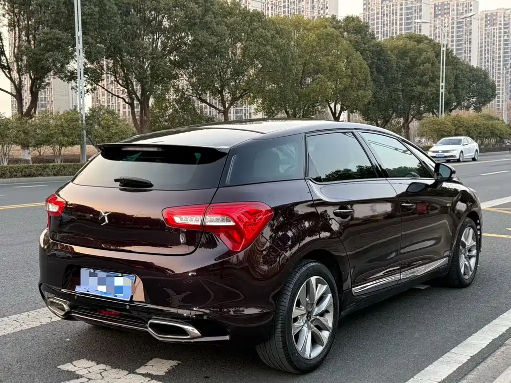 DS 5 2014 1.6T Luxury THP160