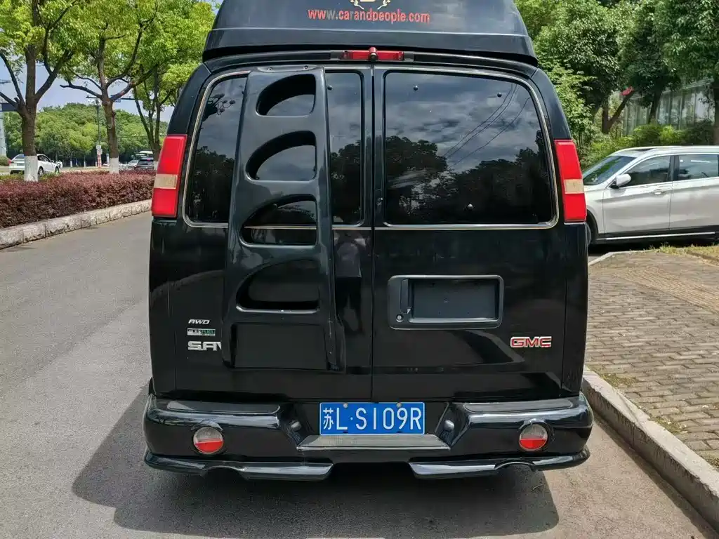GMC Savana 2011 5.3L 7 мест