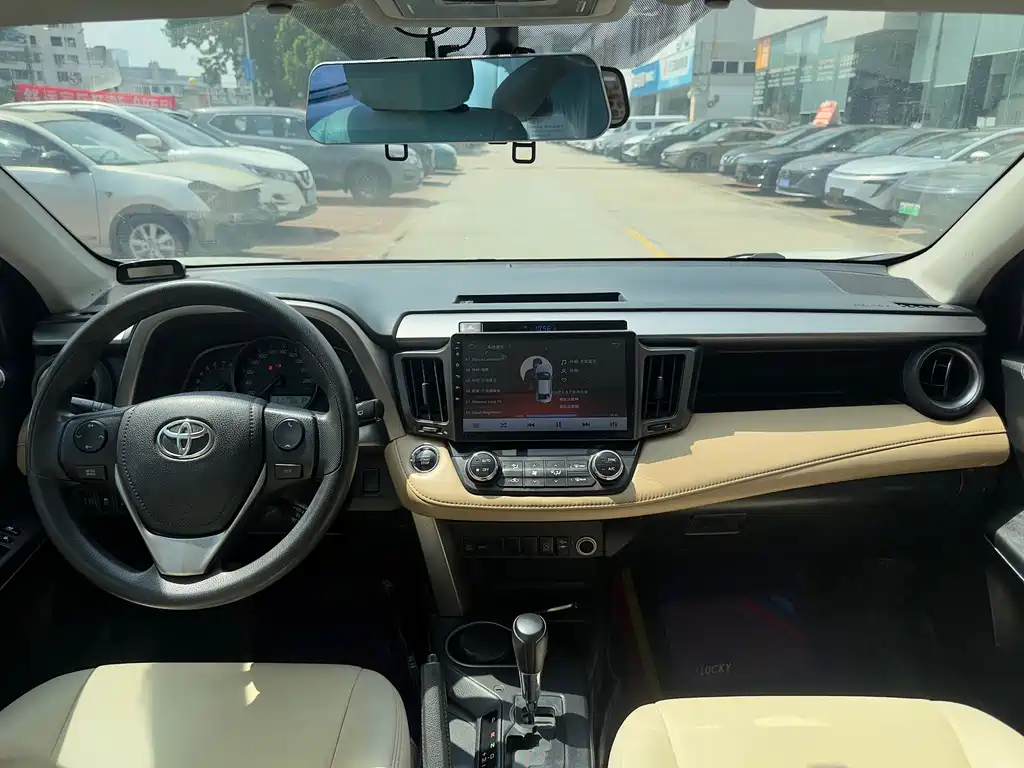 Toyota RAV4 — миниатюра 8