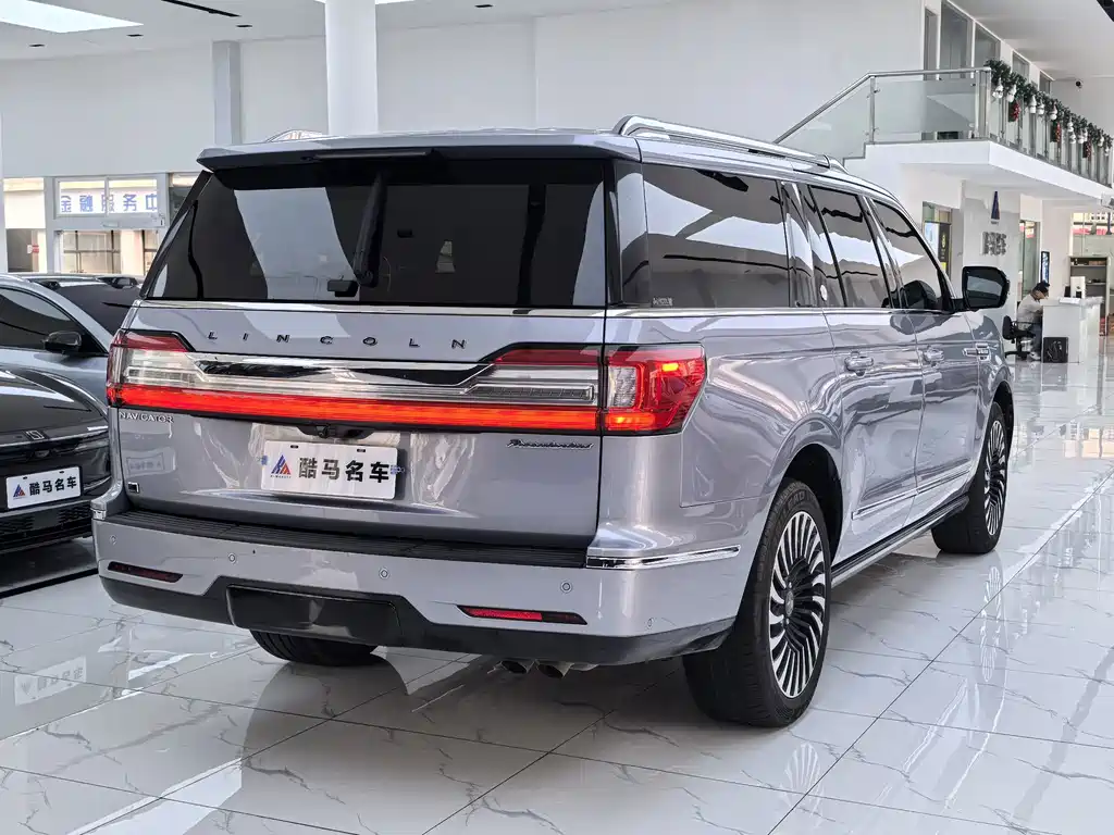 Lincoln Navigator — миниатюра 18