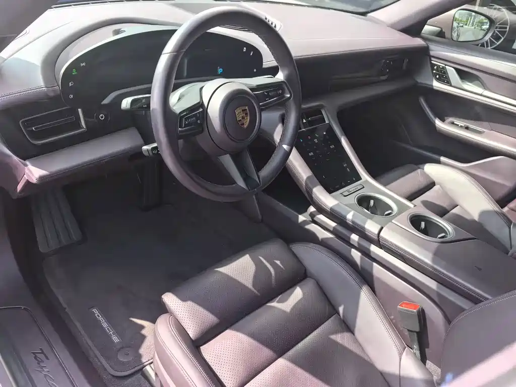 Porsche Taycan — миниатюра 4