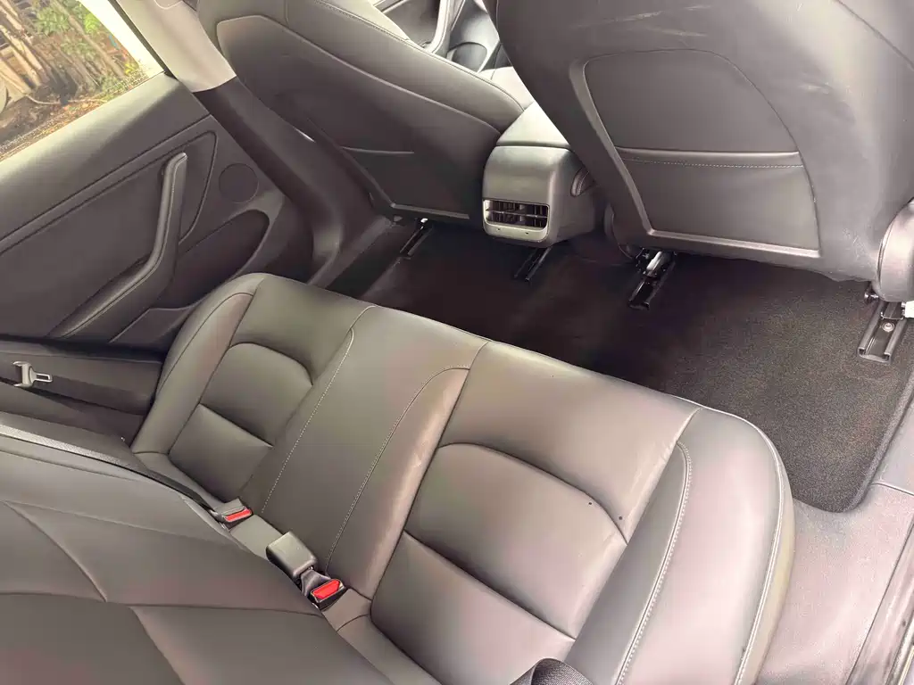 Tesla Model 3 — миниатюра 8