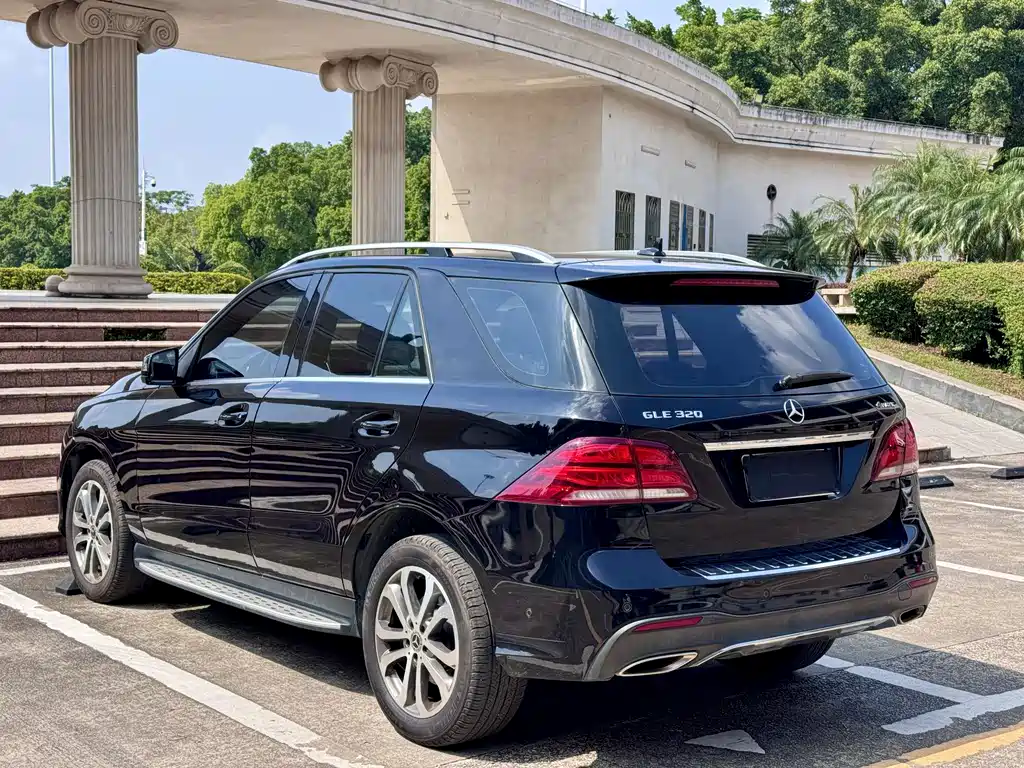 Mercedes-Benz GLE (Import) — миниатюра 13