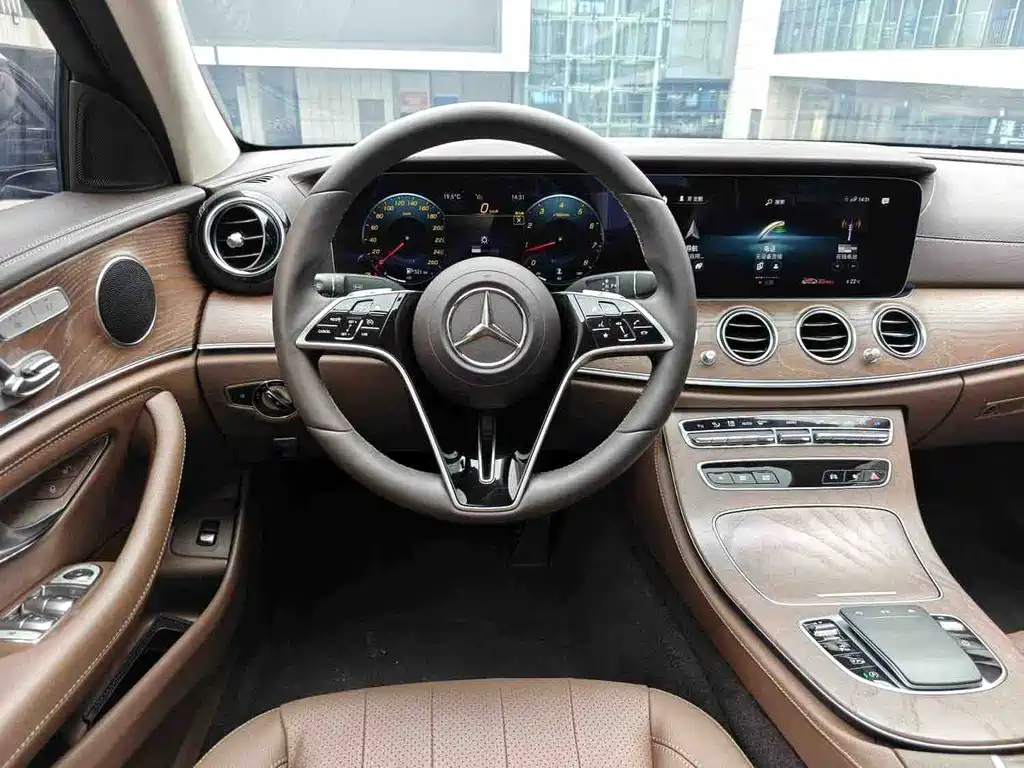 Mercedes-Benz E-Class — миниатюра 4