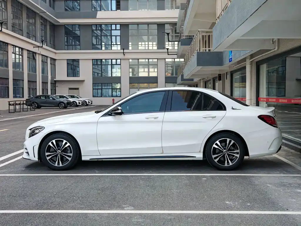 Mercedes-Benz C-Class — миниатюра 4