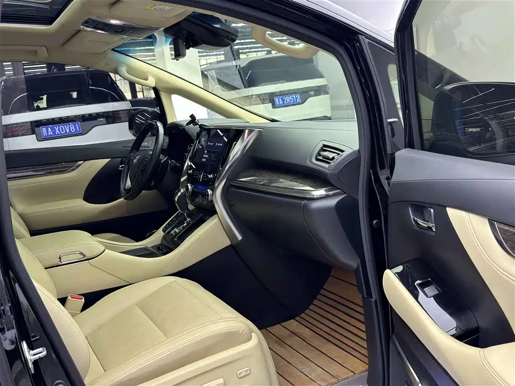 Toyota Vellfire 2021 2.5L HV Luxury