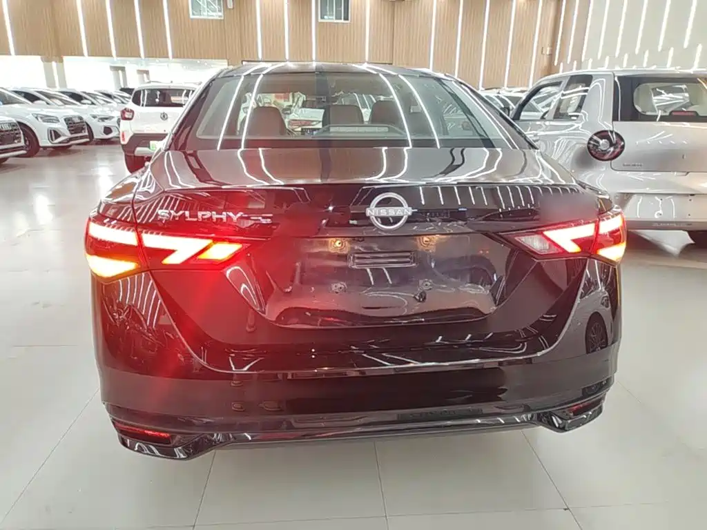 Nissan Sylphy — миниатюра 6