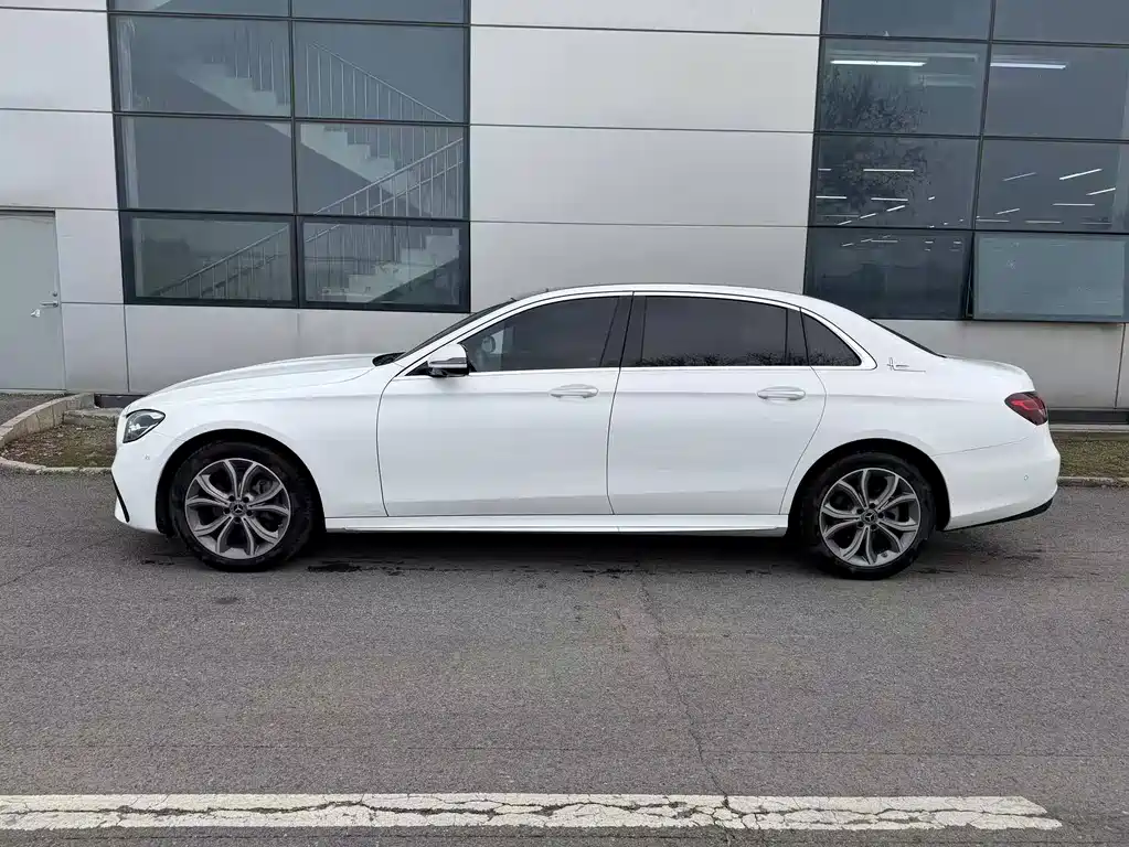 Mercedes-Benz E-Class — миниатюра 3