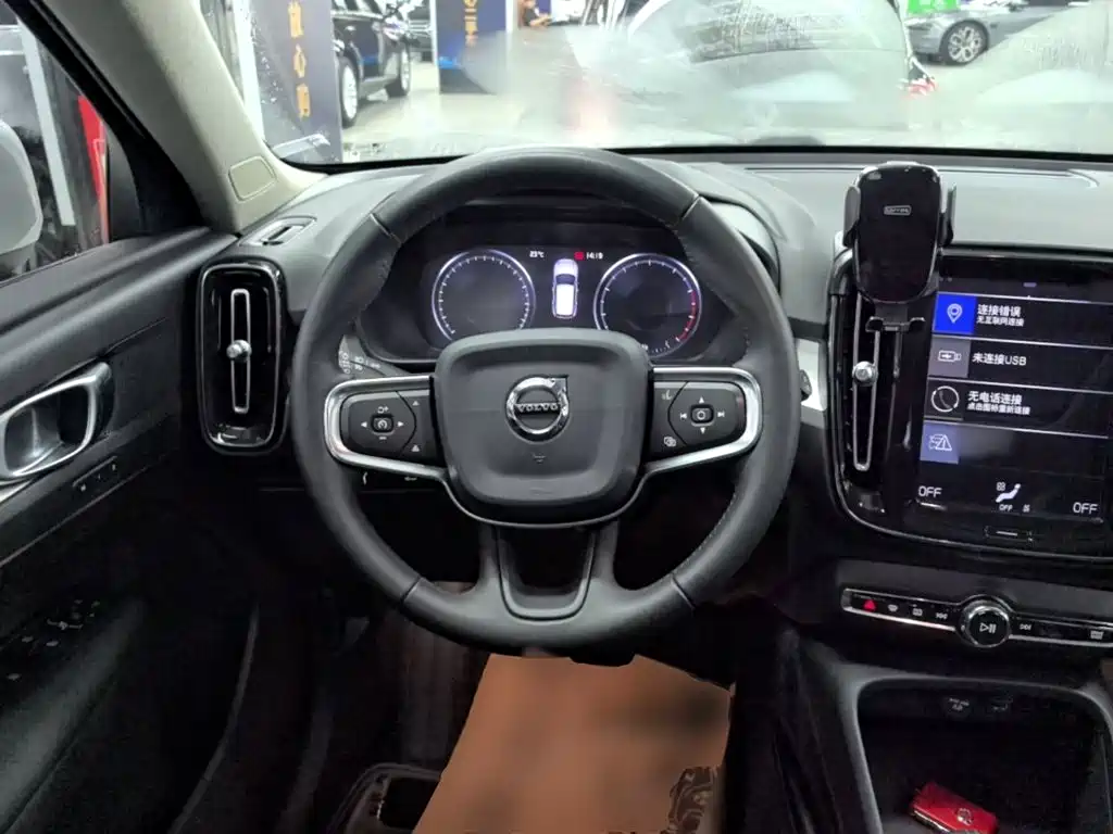 Volvo XC40 — миниатюра 11