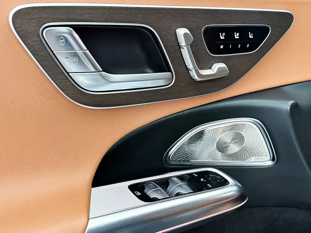 Mercedes-Benz E-Class — миниатюра 15