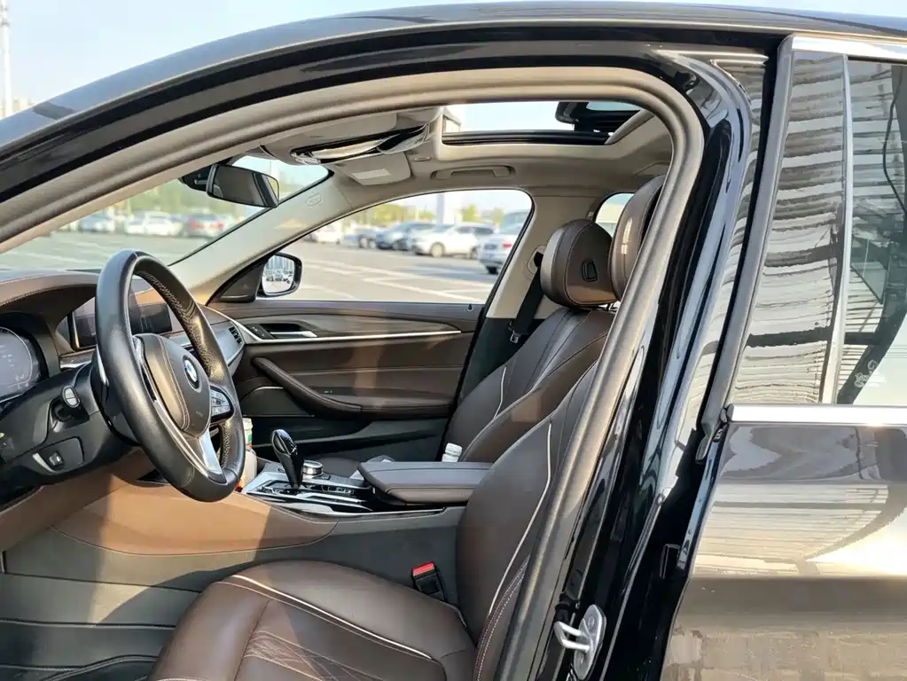BMW 5 Series — миниатюра 2