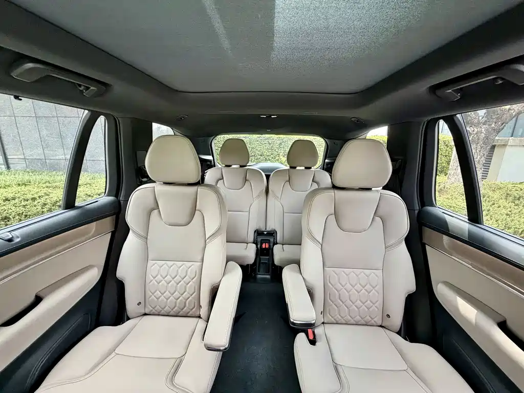 Volvo XC90 2025 B6 Luxury 6 мест