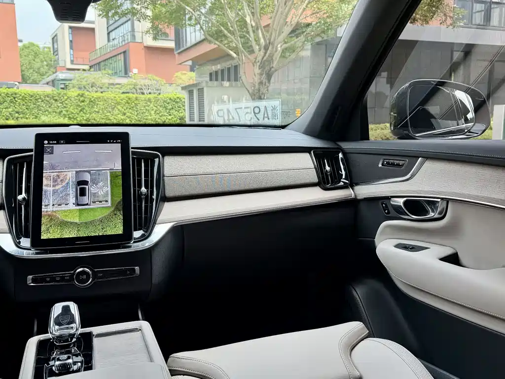 Volvo XC90 2025 B6 Luxury 6 мест