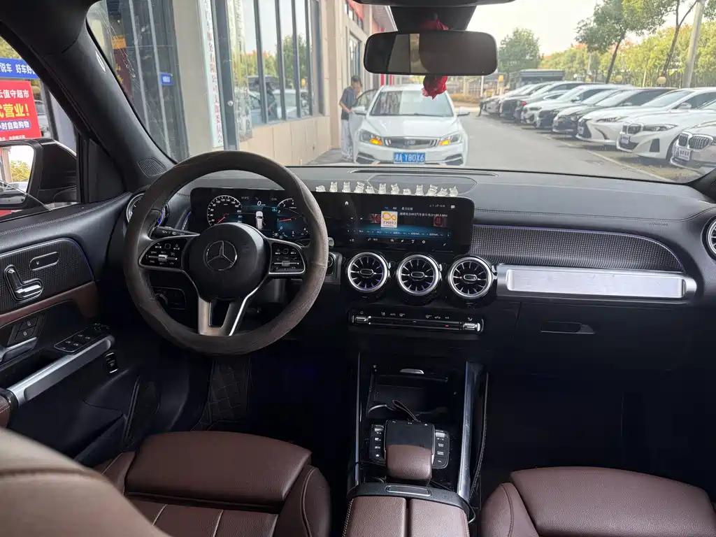 Mercedes-Benz GLB — миниатюра 8