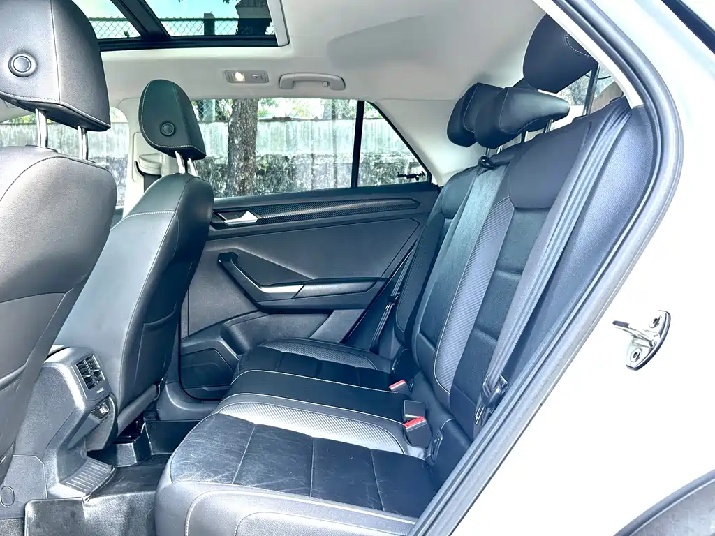 Volkswagen T-Roc — миниатюра 12
