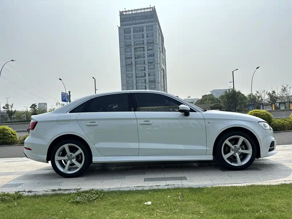 Audi A3 2018 30 Limousine 35 TFSI Fashion