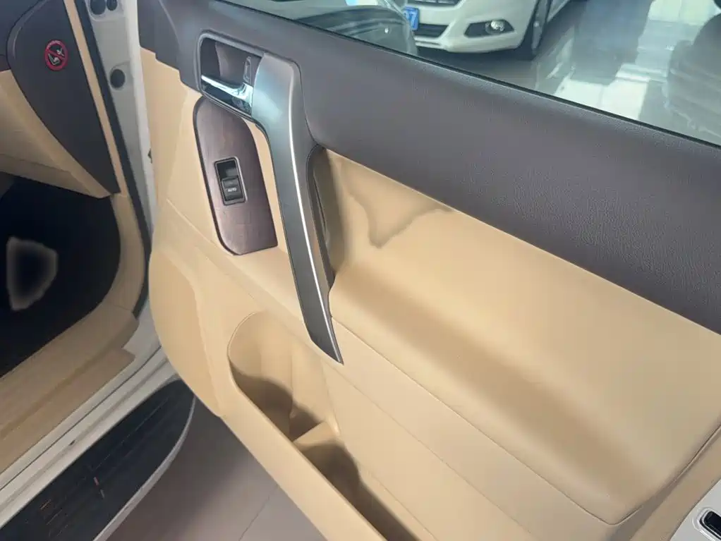 Toyota Prado — миниатюра 10
