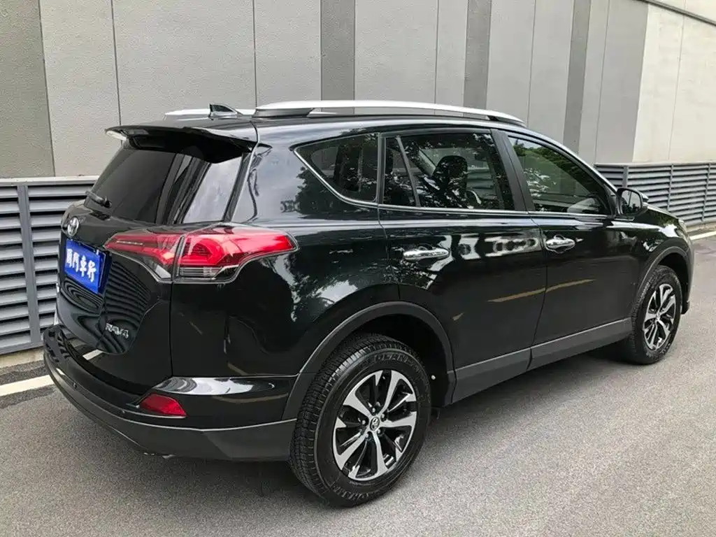 Toyota RAV4 — миниатюра 14