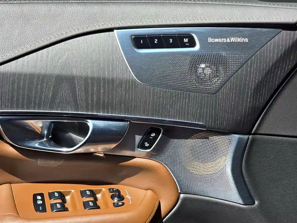 Volvo XC90 2020 T6 Luxury 7 мест