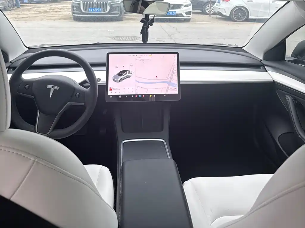 Tesla Model 3 — миниатюра 10