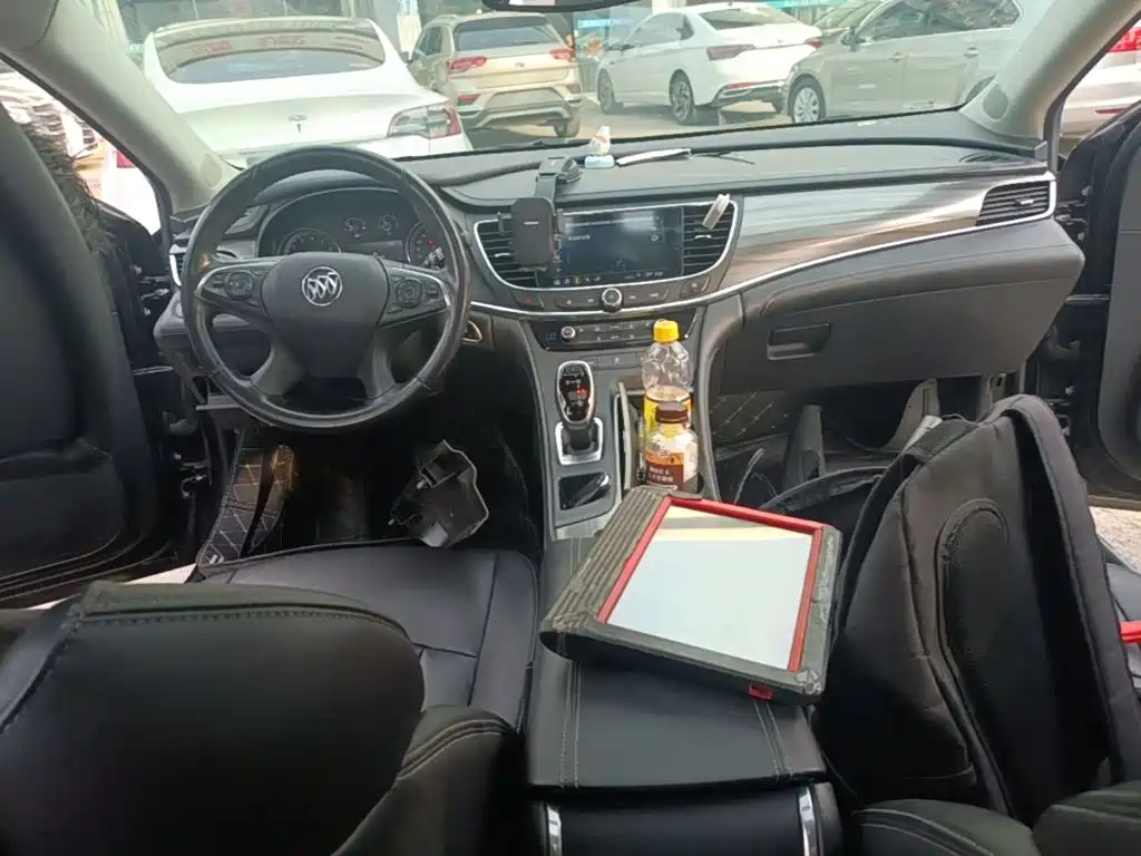 Buick LaCrosse — миниатюра 10