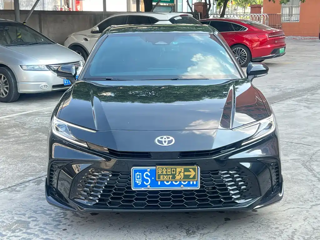 Toyota Camry — миниатюра 2