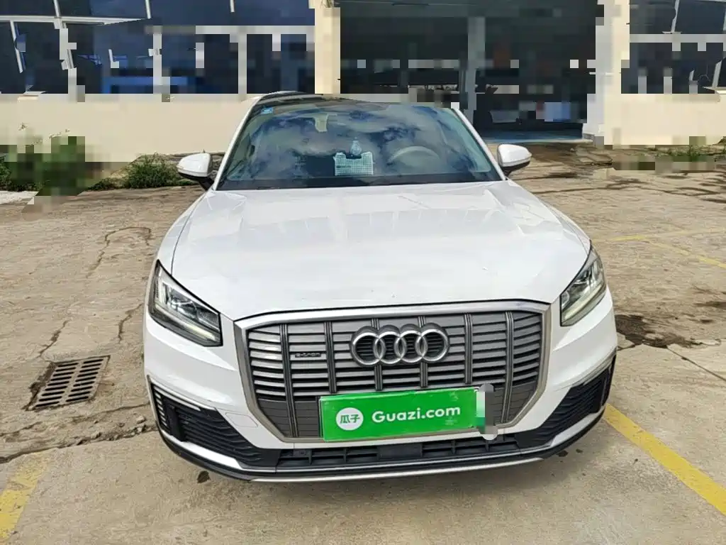 Audi Q2L e-tron — миниатюра 3