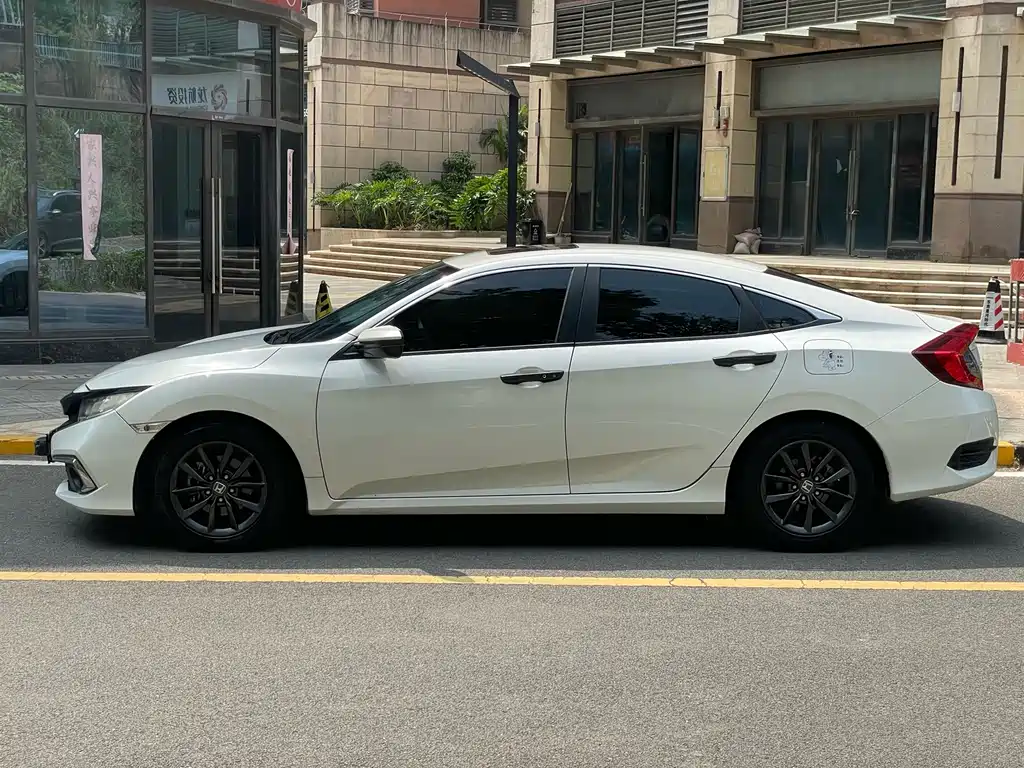 Honda Civic — миниатюра 8
