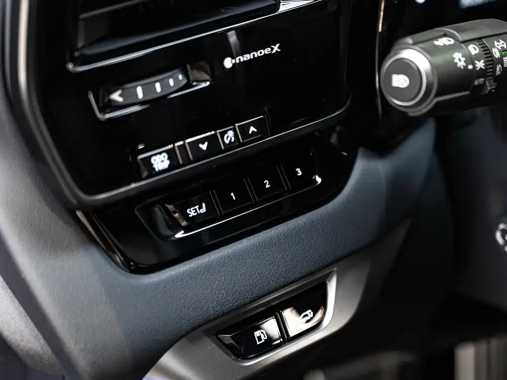 Lexus RX — миниатюра 24