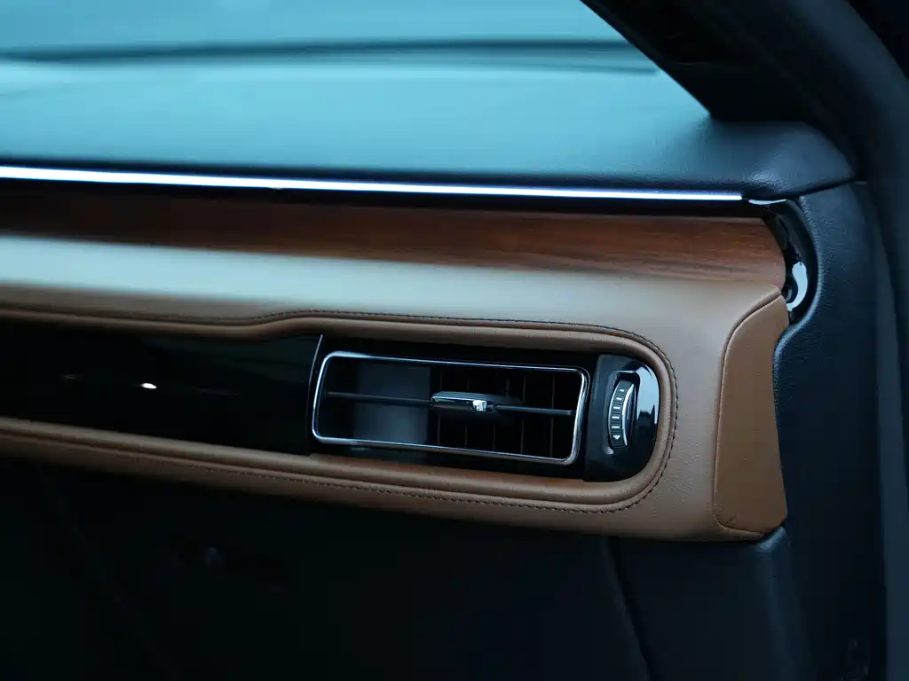 Lincoln Aviator — миниатюра 23