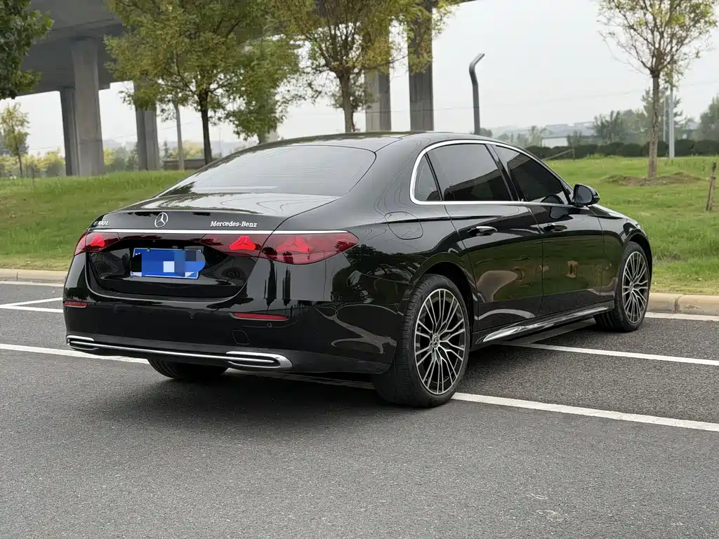 Mercedes-Benz E-Class — миниатюра 6