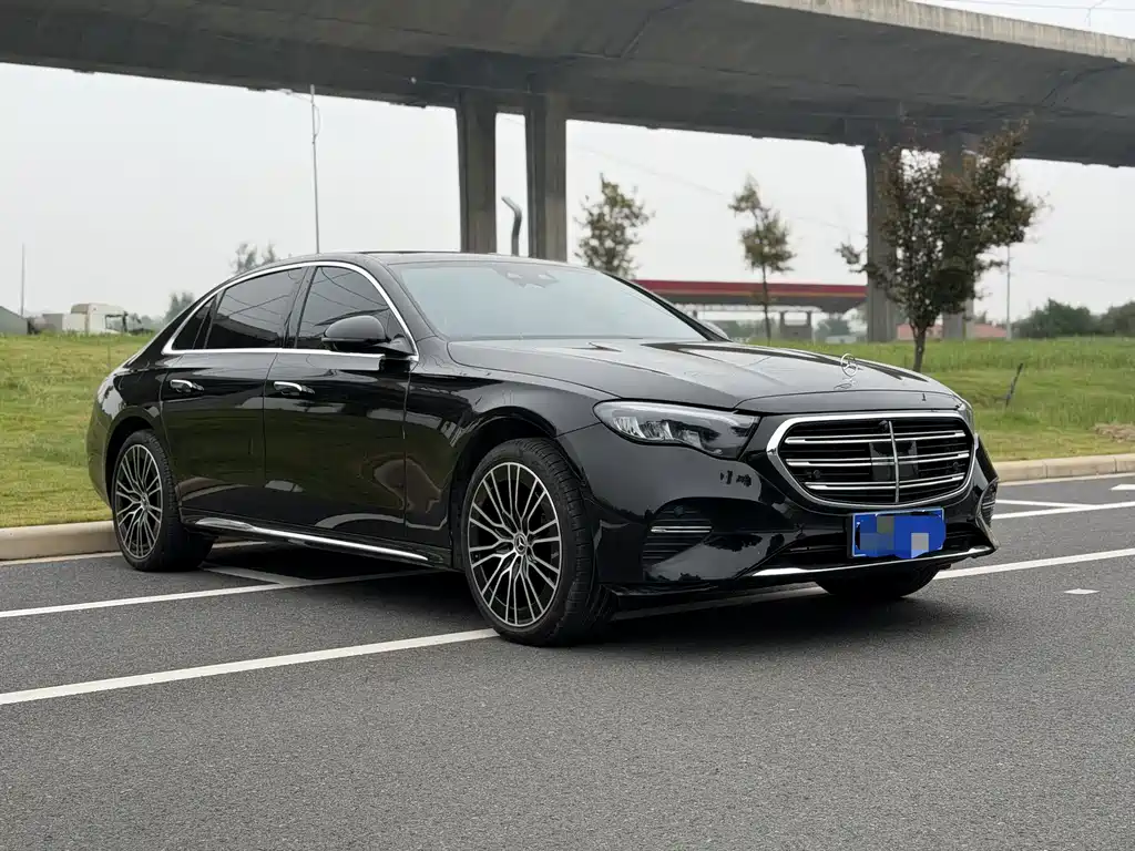 Mercedes-Benz E-Class — миниатюра 7