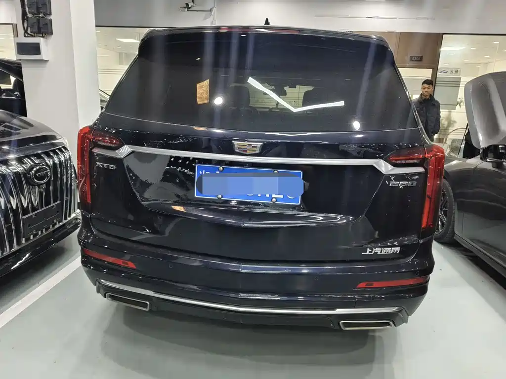 CADILLAC XT6