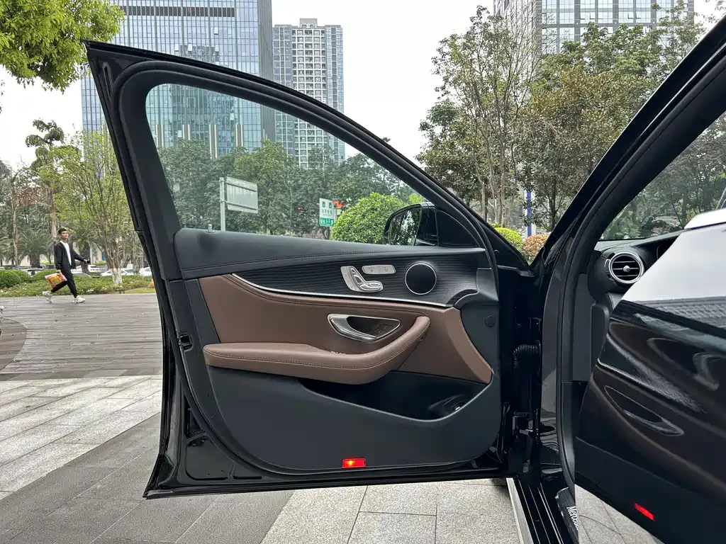 MERCEDES-BENZ E CLASS