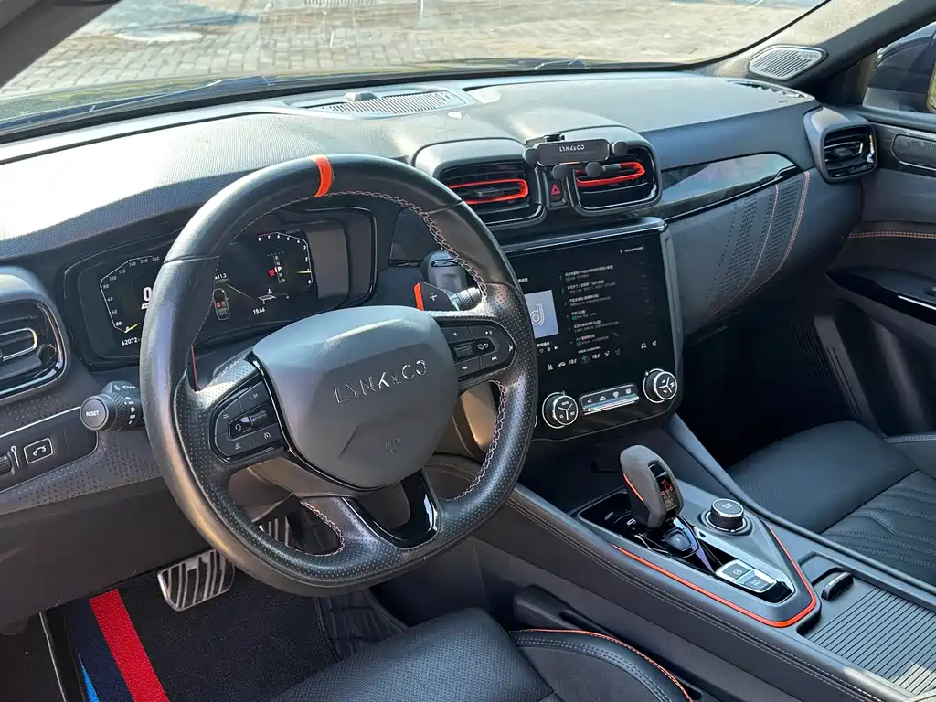 Lynk & Co 02 Hatchback — миниатюра 19