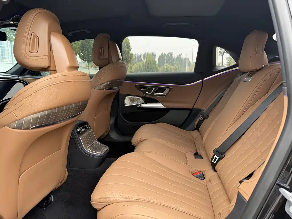 Mercedes-Benz E-Class — миниатюра 8