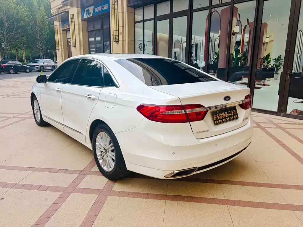 Ford Taurus — миниатюра 6