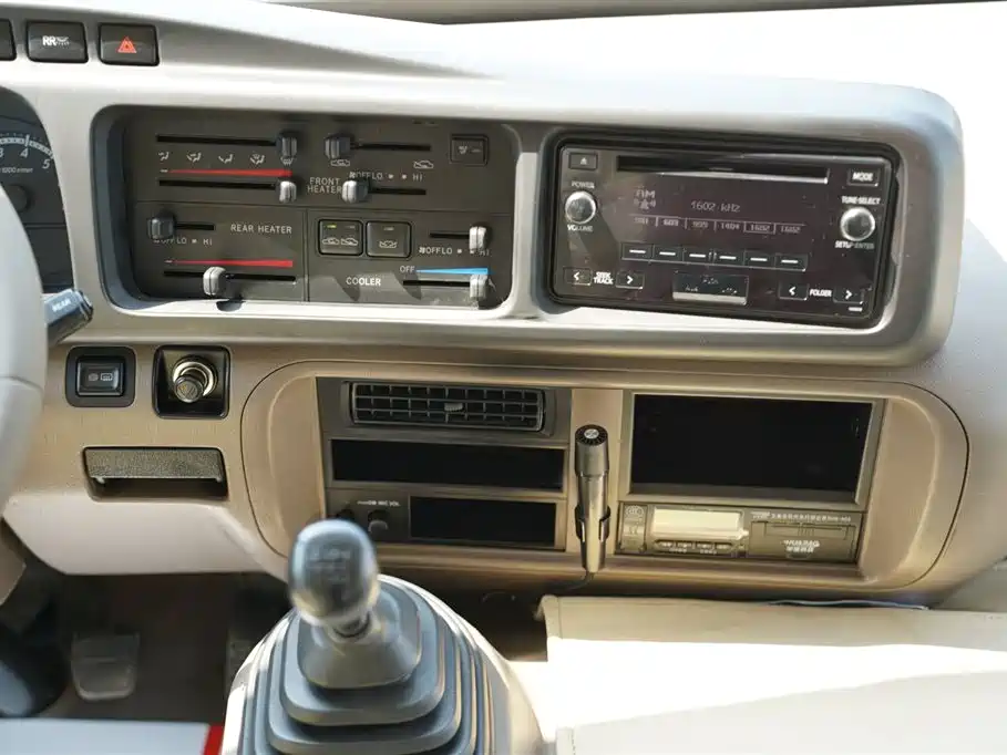 Toyota Coaster — миниатюра 17