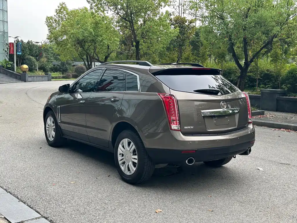 Cadillac SRX — миниатюра 6