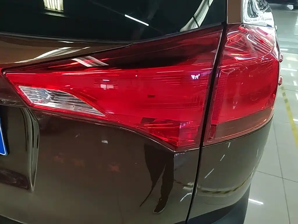 Toyota RAV4 — миниатюра 8