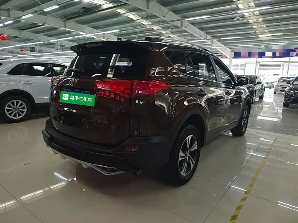 Toyota RAV4 — миниатюра 7
