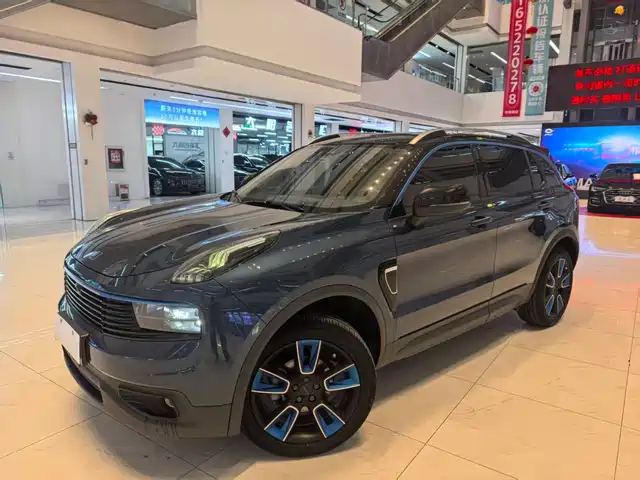 2020 Lynk & Co 01