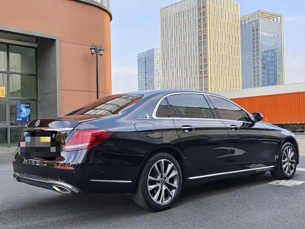 Mercedes-Benz E-Class — миниатюра 4