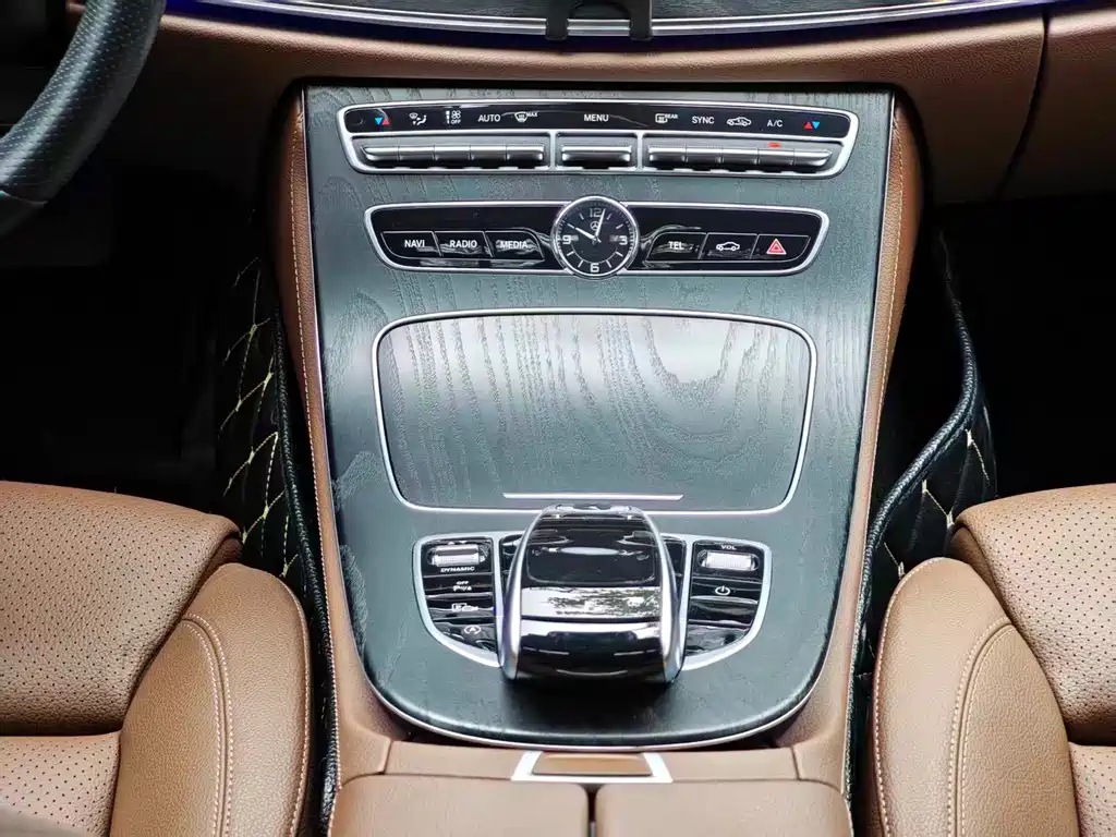 Mercedes-Benz E-Class — миниатюра 9